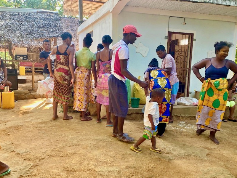 Rice and oil distribution Nosybe 4 copy